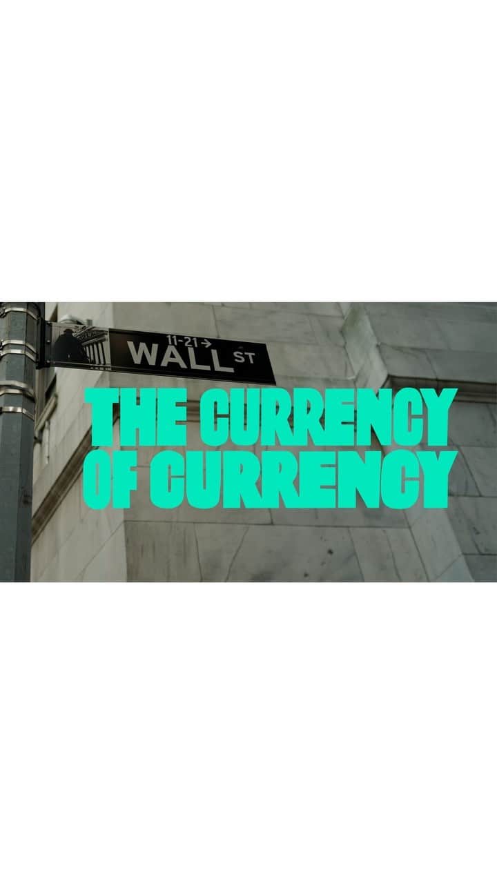 アシュレイ・ベンソンのインスタグラム：「New money is in. I’m with digital currency, are you? Follow along @CoinCloudDCM to get current with digital 💰💛 #ad」