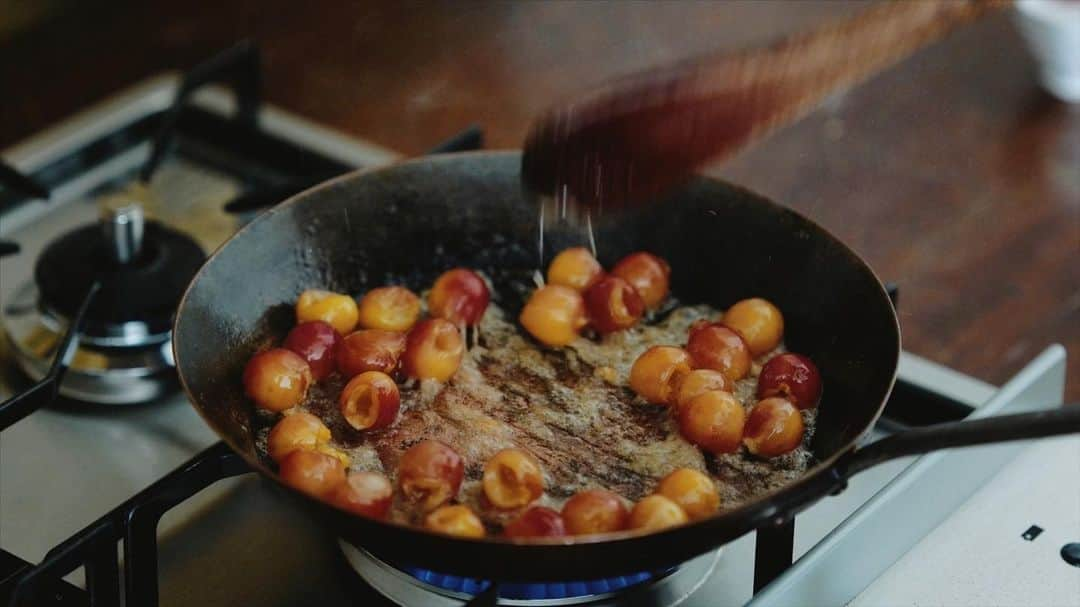 長田 佳子さんのインスタグラム写真 - (長田 佳子Instagram)「foodremedies 動画配信レッスン  初回たくさんのお申し込みを頂き本当にありがとうございます。  申し込みが間に合わなかった！というお声に応えまして、お申し込み期限を配信前日まで延長することに致しました。  残りわずかですが、 ご興味おありの方はご検討頂けましたら幸いです。 ［お申し込み期限7/19まで］  ＊お申し込み完了後には みなさまへ自動メールが届きます。 foodremediesのドメインを有効にして頂き、 迷惑メールフォルダを確認して頂きますと安心です。 どうぞ宜しくお願いいたします。」7月16日 8時44分 - foodremedies.caco