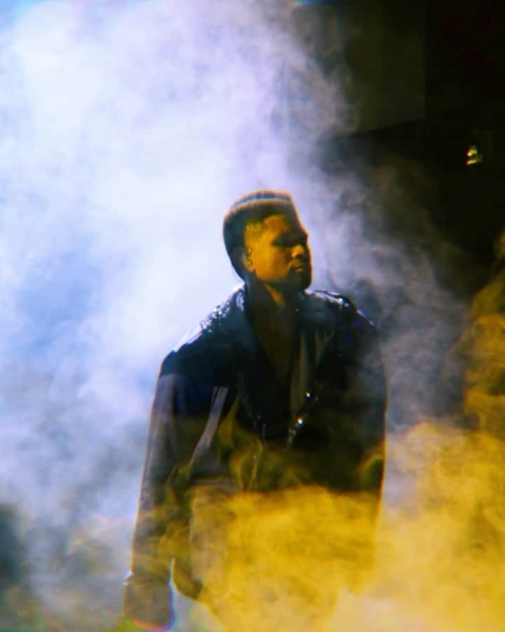 アッシャーのインスタグラム：「Vegas, are you ready for tomorrow? #UsherVegas #Ushh」