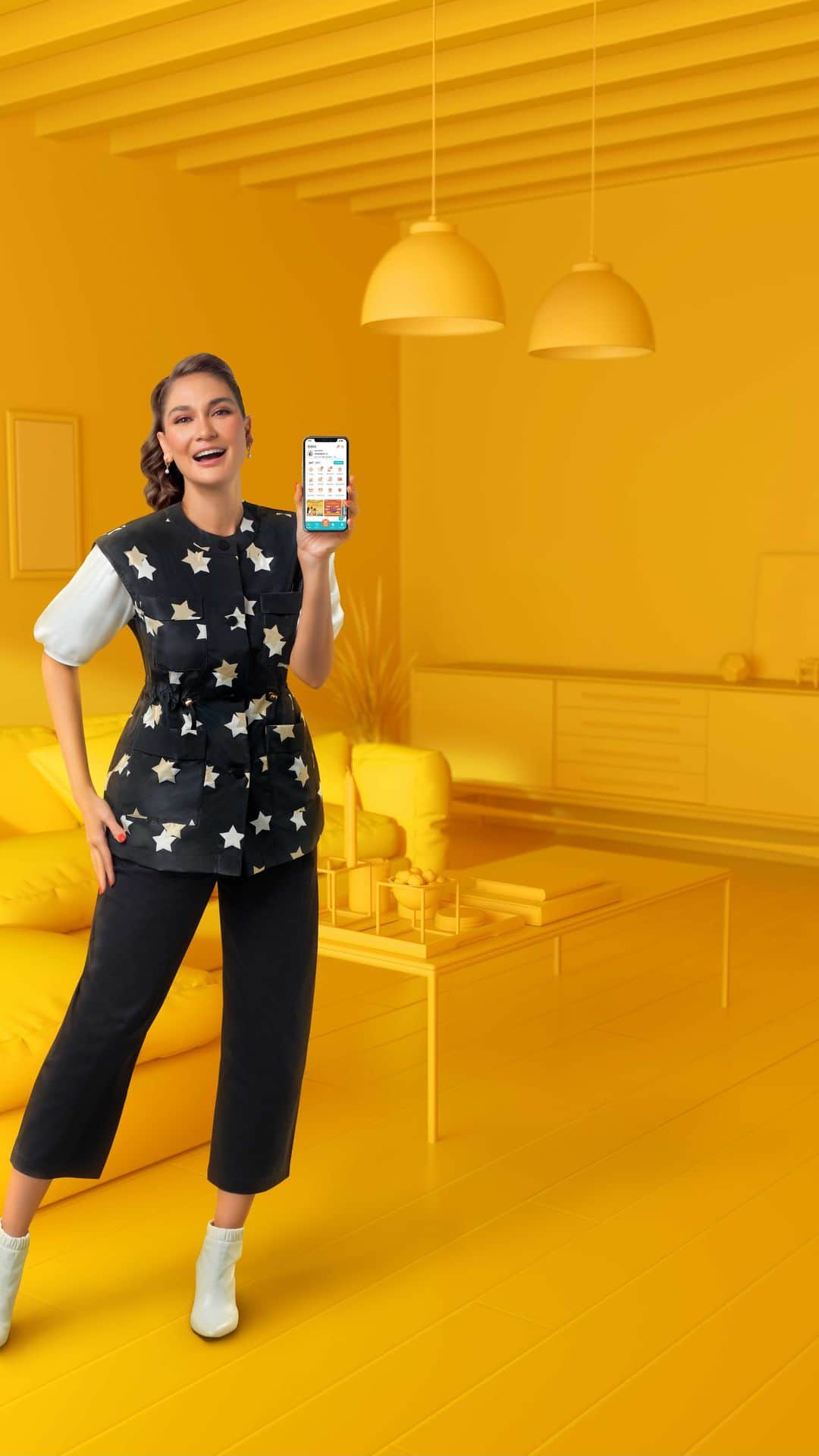 ルナ・マヤのインスタグラム：「Gak perlu banyak gerak! . Kapan lagi bisa rebahan tapi bisa bikin perubahan. Hanya dengan aplikasi BNI Mobile Banking, kamu Bisa Mulai Apa Aja Sekarang! . Masih gak percaya? . Mulai dari adaptasi cara pembayaran baru untuk segala tagihan rutin dengan cara kekinian melalui QRIS.  Lalu, kalau mau tarik tunai tanpa kartu ATM, juga bisa dengan fitur Mobile Tunai.  Nah disini juga bisa melihat potensi bisnis baru dengan transfer uang ke luar negeri dengan Internasional Remittance. Mau investasi, bikin life goals, bahkan kirim kado digital untuk orang tersayang? Tentu Bisa! . Yuk, buka tabungan cukup dengan selfie, download dan aktivasi BNI Mobile Banking sekarang juga agar kamu bisa menikmati kemudahan bertransaksi di BNI Mobile Banking dengan tampilan yang simple, fresh, clean dan berbagai fitur baru yang semakin lengkap #GaPakeNanti. . #BNI46  #bumnuntukindonesia」