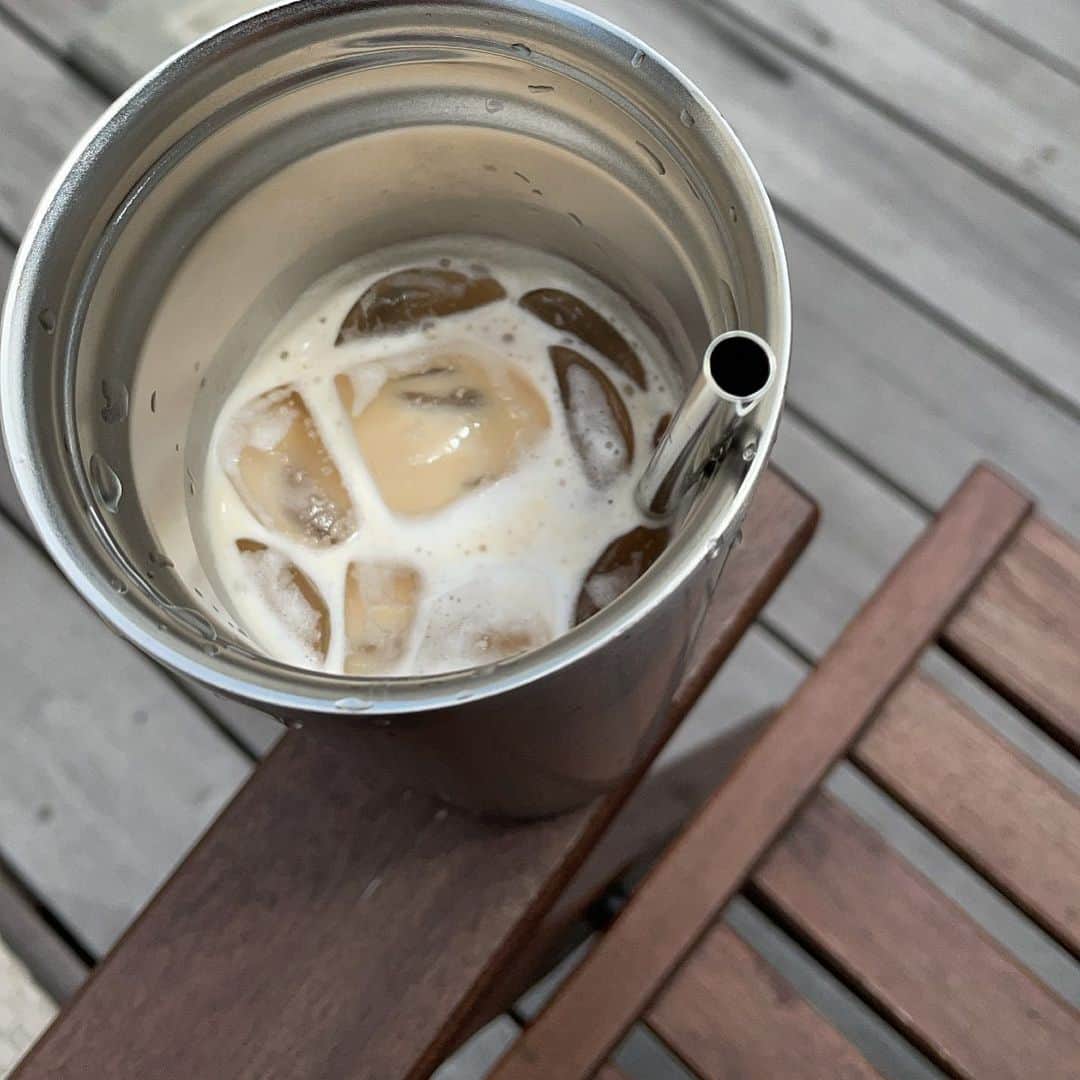 福内櫻子さんのインスタグラム写真 - (福内櫻子Instagram)「ステンレスのコップにステンレスのストローで飲むカフェラテは最高に美味しいのよね😘」7月16日 11時34分 - sakurako_fukuuchi