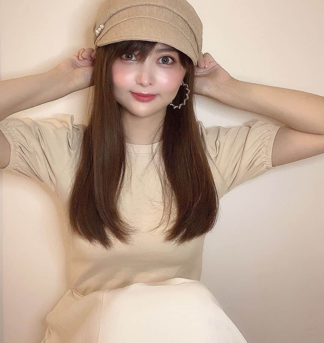 望月美穂さんのインスタグラム写真 - (望月美穂Instagram)「⁡ ⁡ ⁡ @lilyboutique_official ⁡ 白×ベージュも可愛い〜(꒪˙꒳˙꒪ )💓 シンプルでほどよく甘い感じ好き♡ ⁡ 晴れたらたくさんお出かけしたいなぁ🌷🌷 ⁡ ⁡ #lilyboutique#fashion #codenate#diary  #大人女子#表参道 #たまには#帽子コーデ」7月16日 11時44分 - miho_nyan1018