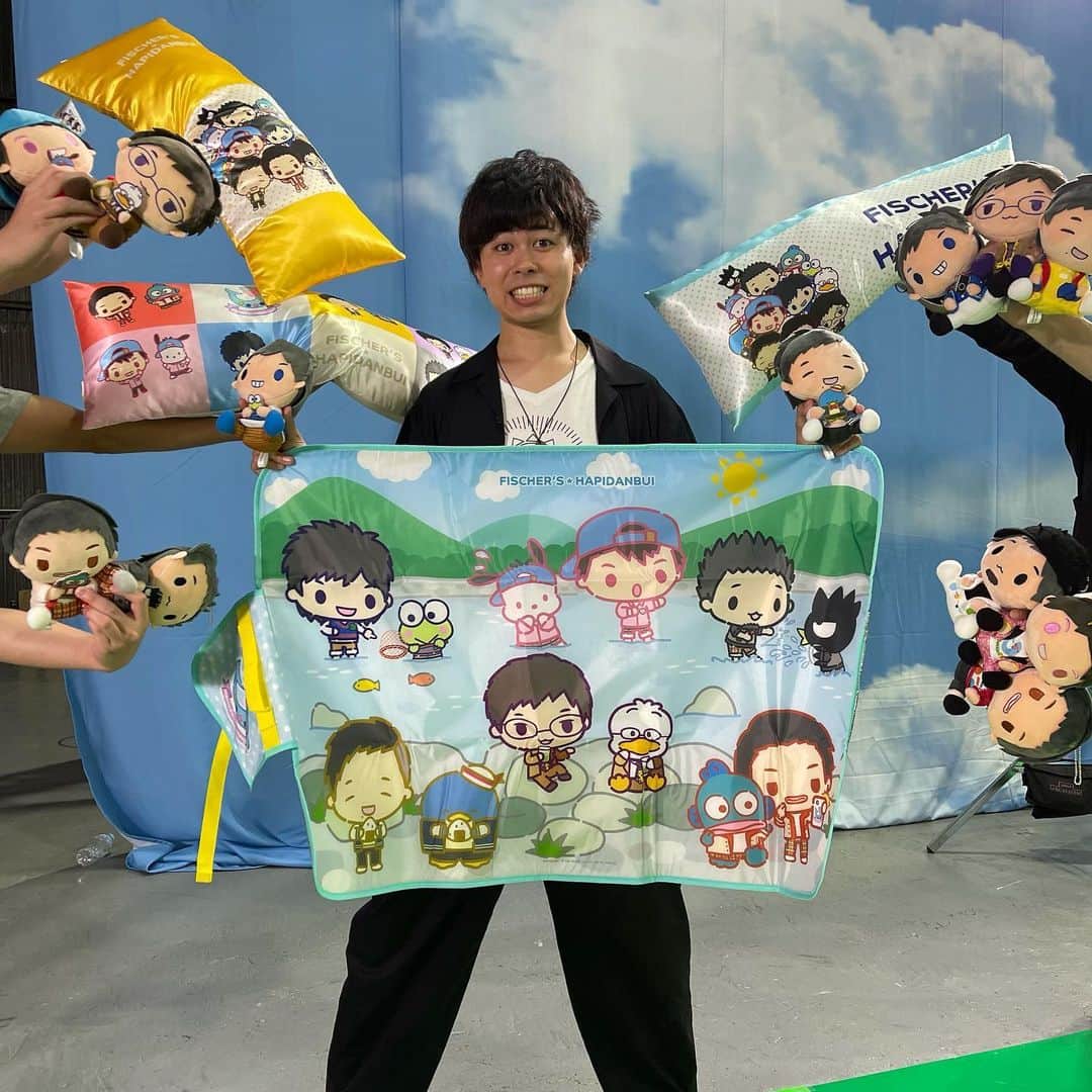 マサイさんのインスタグラム写真 - (マサイInstagram)「サンリオのキャラクターユニット"はぴだんぶい"とフィッシャーズのコラボプライズがモーリーファンタジーに登場！！！ 一緒に遊んでる姿やメンバーと一緒になっていたりと可愛くなっています🥰 あ、ちなみに「おれぐるみ」や「君のお手元 ハンドタオル」とか今回のアイテムはすべて自分が命名しました！！！ひじょーに感謝😎😎😎 モーリーオンライン限定プライズのみ先行して今日から登場！ それ以外のプライズ・カプセルトイは第一弾が7/22(木・祝)・第二弾が7/30(金)から 順次登場します！ 店舗が近くにない人は家でも楽しめるモーリーオンラインでGETしてね！！ #モーリーファンタジー #モーリーオンライン #サンリオ #はぴだんぶい #PR」7月16日 21時46分 - masai_fischers