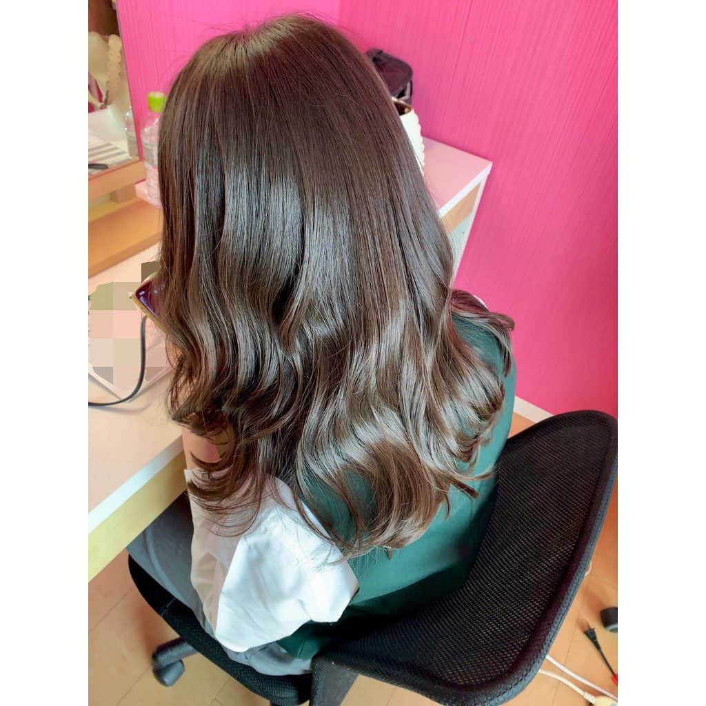 寺田ちひろのインスタグラム：「髪の調子がすこぶるいい！！🥰 　 ⁡ 関東も梅雨明けしましたね✨ ⁡ 一気に真夏の日差しに！！ 今日は暑かったー😂 ⁡ 日傘をさして、 肌とともに髪も守らねばです💪 ⁡ ⁡ 明日土曜日は、 ⁡ 『日テレNEWS24』朝9時頃〜15時まで 『王様のデザート』13:58頃〜 ⁡ に出演します🧸 ⁡ ぜひご覧ください😆💕💕 ⁡ ⁡ #日テレnews24 #n24 #日本テレビ #日テレ #王様のデザート #tbs #梅雨明け #フリーアナウンサー #気象予報士 #防災士 #セントフォース」