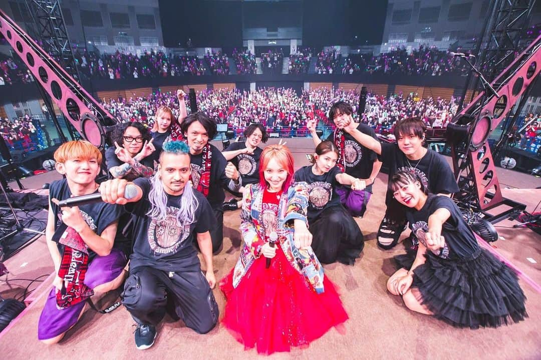 LiSAさんのインスタグラム写真 - (LiSAInstagram)「LiVE is Smile Always〜LADYBUG〜@名古屋　日本ガイシホール　 ただいまぁ〜！！何回も泣くんやわたしーーーーー😇 明日は名古屋DAY2！ よろしくお願いしますっ🐞 #LADYBUGツアー 📸　@cazrowaoki」7月16日 22時13分 - xlisa_olivex