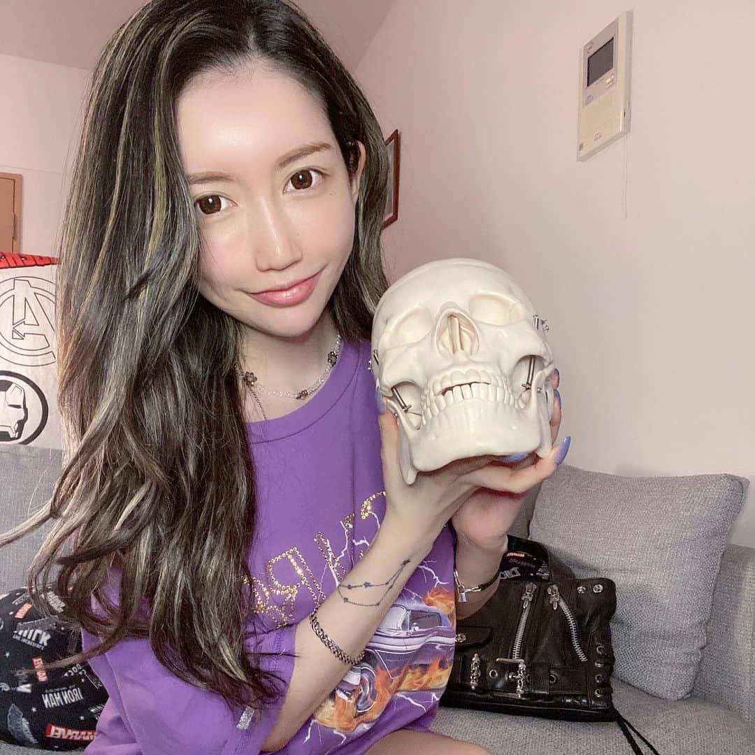 MASAMIのインスタグラム：「すっぴん失礼します|'ᴗ') 美骨Laboに行って身体の調整をしてもらいました！ いや、ほんとに身体中の骨の位置ボキボキに正常に戻って感動してます スワイプして骨音聞いて〜(゜o°)🦴 めっちゃ身体楽になった！頬骨も押し入れて貰えて顔もちっちゃくなったよ！ 料金は紹介料金だとかなり安くなるから是非行ってみて……身体が楽になり過ぎて幸せ……来週もいくんだわし( ´•ᴗ•ก )💦」