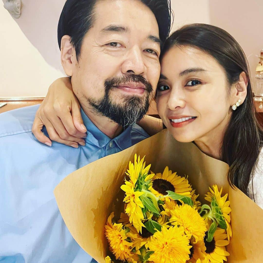 滝沢眞規子さんのインスタグラム写真 - (滝沢眞規子Instagram)「🌼🌼🌼せっかくなんで、2人でご飯食べました🌼🌼🌼 明日で４３歳。 わたしの人生の半分、一緒ということになりました☺️🌼」7月16日 15時08分 - makikotakizawa