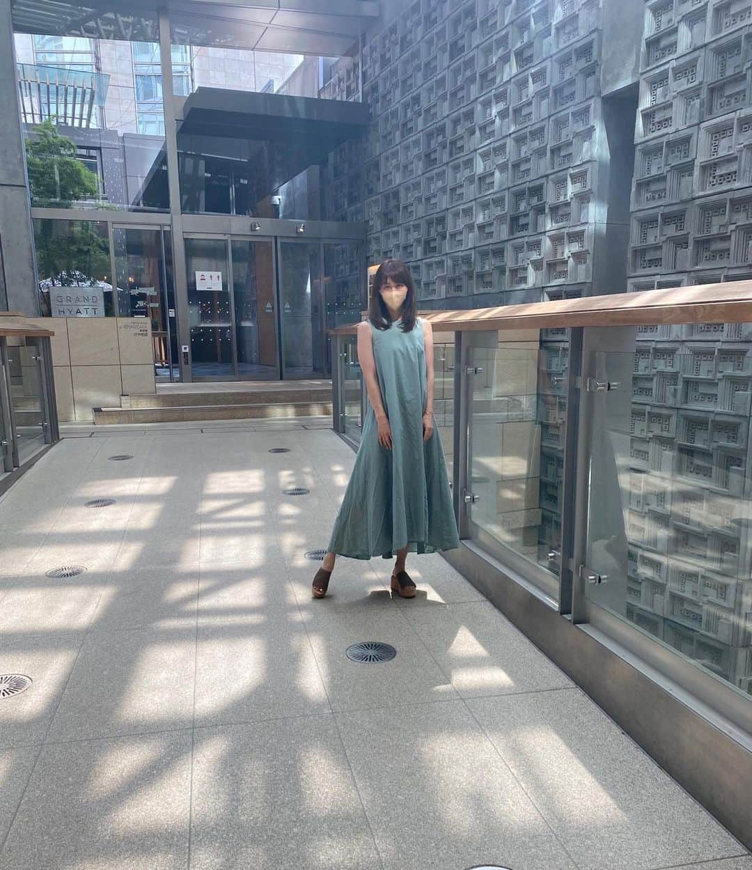 田中理恵さんのインスタグラム写真 - (田中理恵Instagram)「素敵なワンピース👗❣️を着て真面目な顔。 2枚目は半目🤍🤭  毎日着てるかも。笑笑  @onwarddd.official」7月16日 15時08分 - riiiiiie611