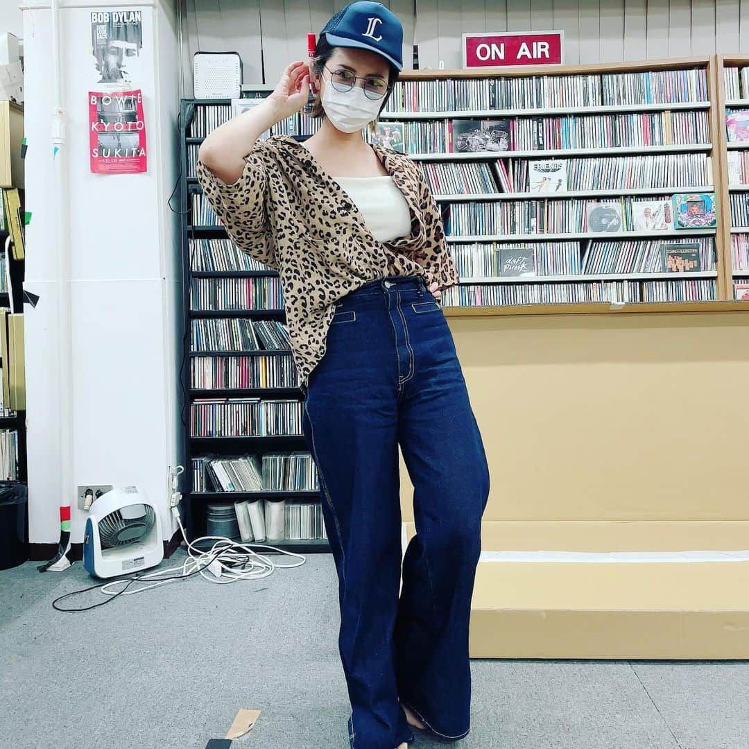 森本レオ子さんのインスタグラム写真 - (森本レオ子Instagram)「おしゃショット。  #ootd  #lions  #rayban #sheltter #inherit #emoda #予想屋コーデ #俺ニ乗レ」7月16日 16時09分 - leocodon