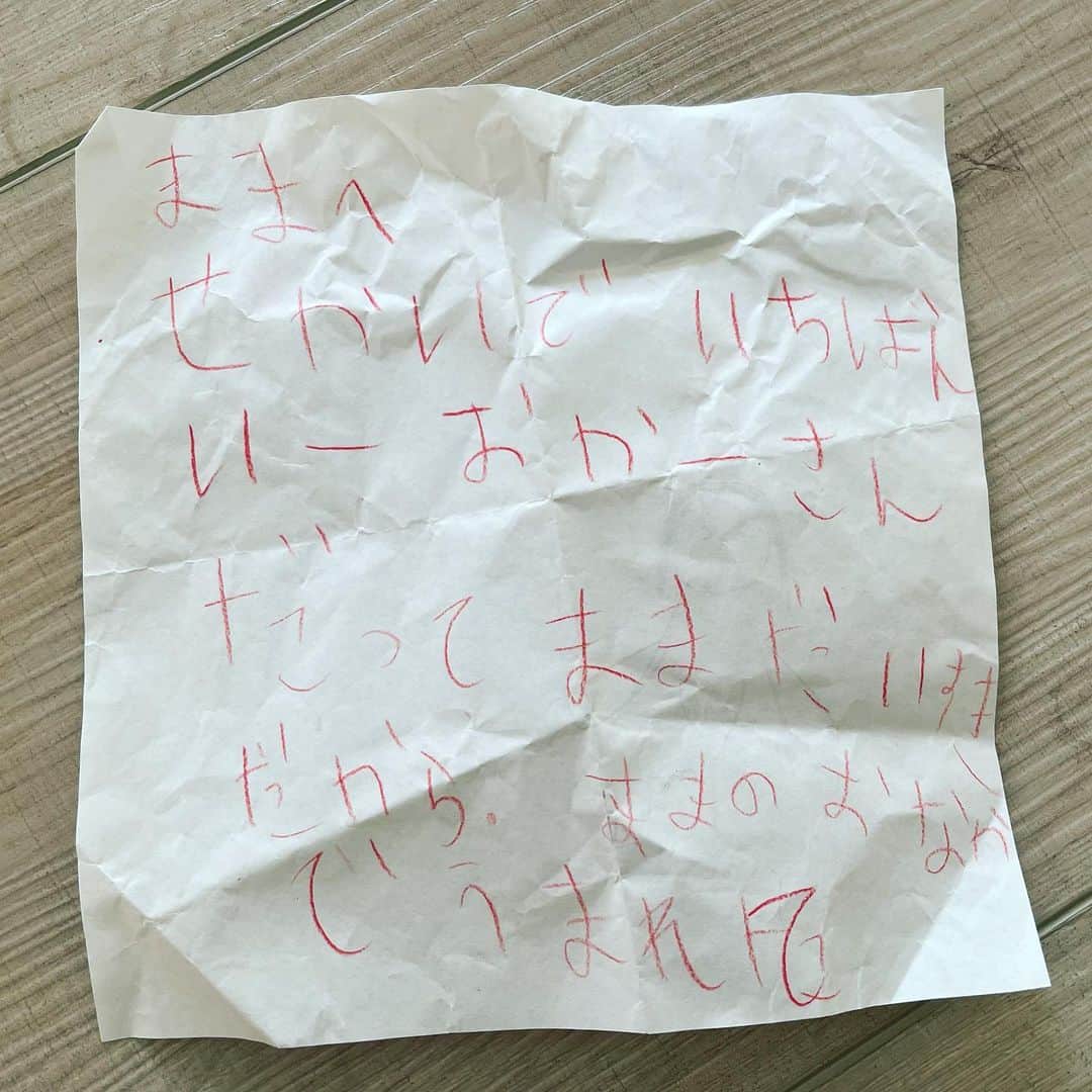 絢香さんのインスタグラム写真 - (絢香Instagram)「娘のポケットの中に くしゃくしゃになって入ってた  これは泣くやつです🥲❤️  #手紙 #ありがとう」7月16日 16時20分 - ayaka_official_jp