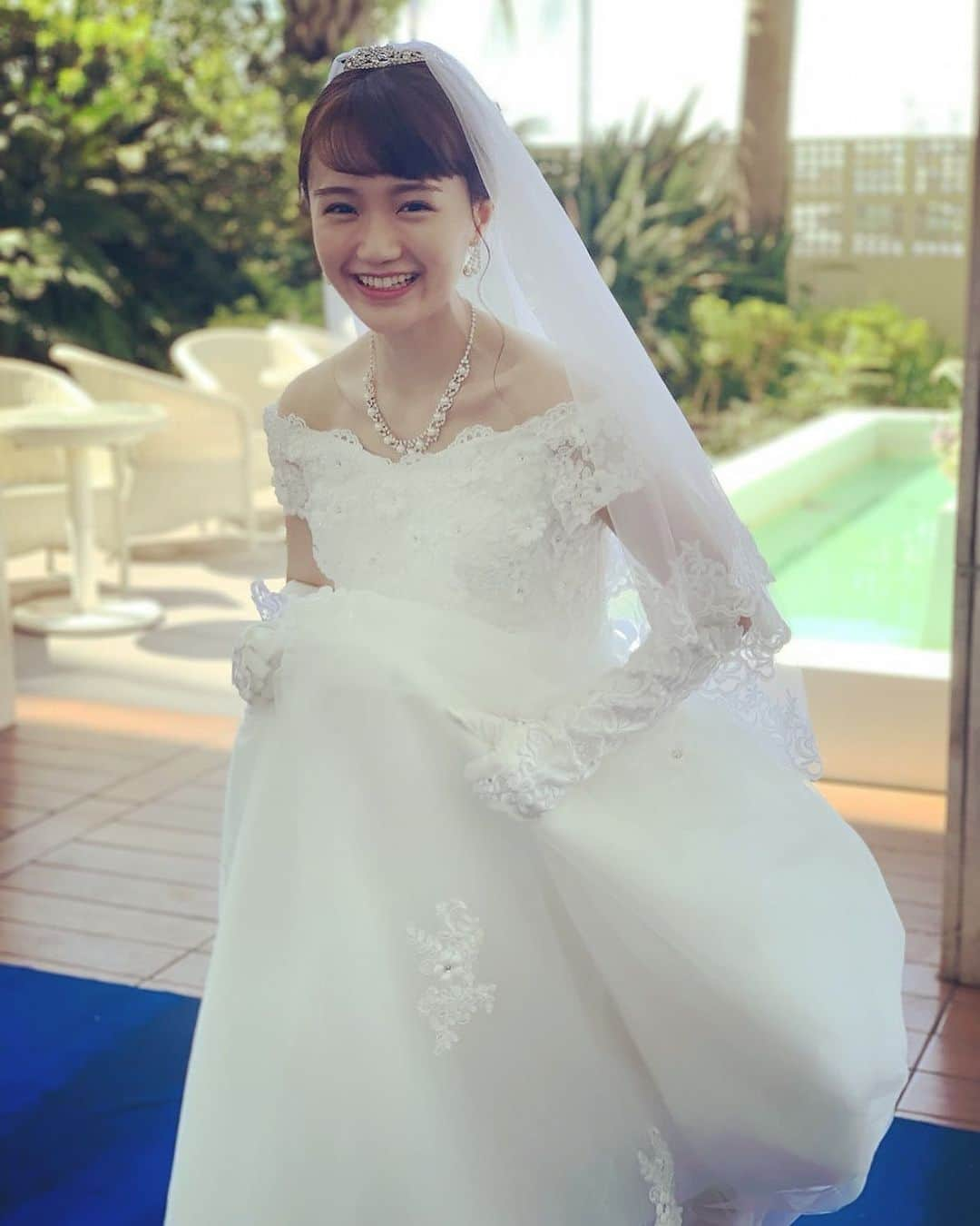 尾崎由香のインスタグラム：「初ウェディングドレス👰‍♀️💕  撮影で着れてはしゃいでました♪♪ 放送お楽しみに✨  #イタイケに恋して #ウェディングドレス」