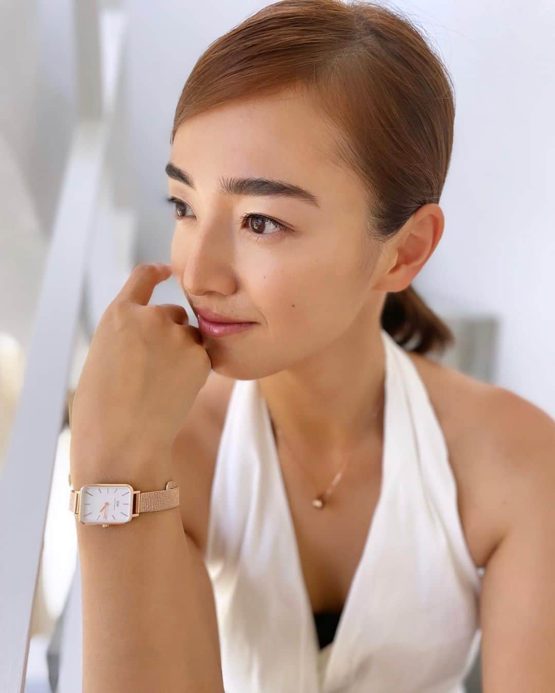 夏美のインスタグラム：「7月に入りましたね〜❗️ いよいよ夏本番🌺☀️🏝 ファッションもよりシンプルになってくるのでワンポイントほしくなりますよね❗️ ＠danielwellington の時計とネックレスはアクセサリー感覚で使えて重宝してます☺️  ローズゴールドの色合いもとても綺麗で使いやすい👌  DWのサイトでサマーキャンペーンもしてるみたいなので要チェックです✨👀👍 ＊ ★お得なオファーをゲットする最後のチャンス👇7月29日まで✨  公式サイトやDW直営店舗まで ¥25000以上のお買い上げで、20％OFF（全品可） ¥35000以上のお買い上げで、25％OFF（全品可) 🍀15％OFFクーポン併用可🍀 年中最大のお得なオファーをお見逃しなく、今すぐCHECK❗️   15％OFFクーポンコードはこちら☺️【ntsumis】  #ダニエルウェリントン #DWサマーキャンペーン2021  #時計　 #ネックレス」