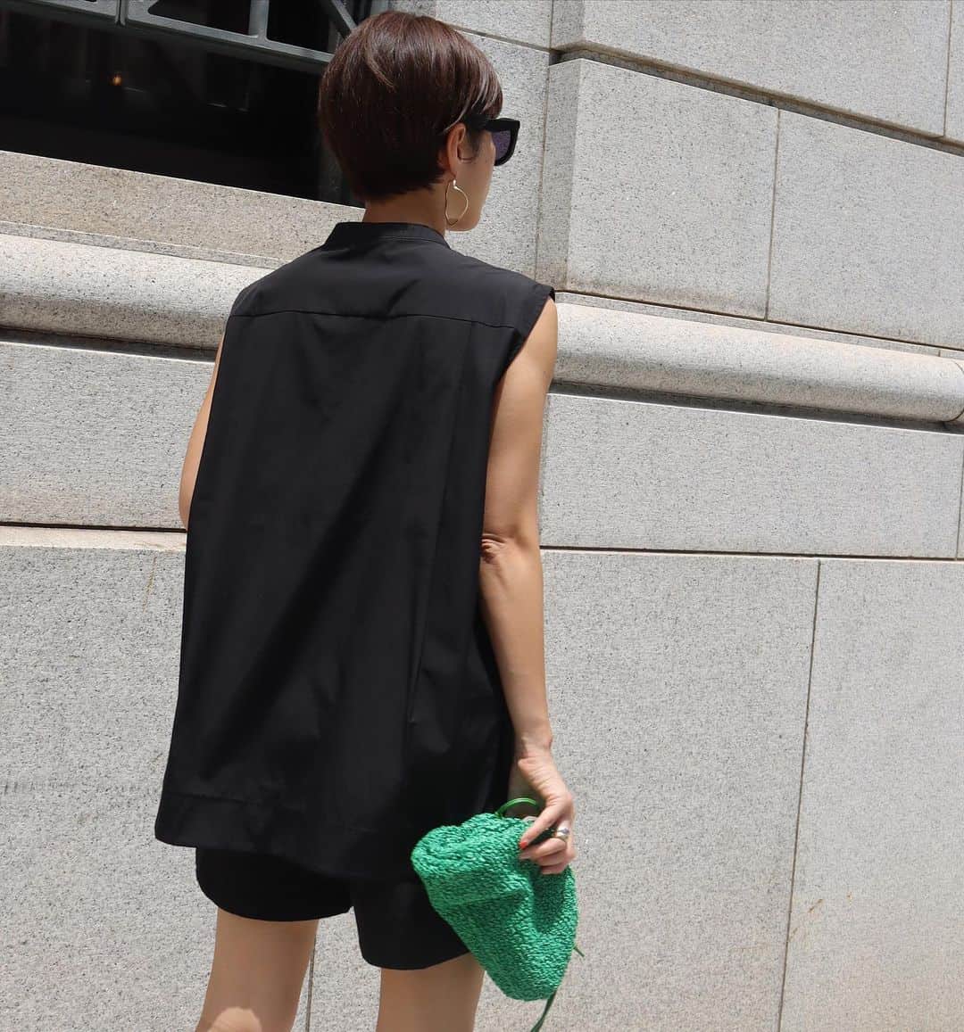 正中雅子さんのインスタグラム写真 - (正中雅子Instagram)「🖤🖤🖤  アシメスリーブレスシャツの色違いはBLACK☺︎」7月16日 17時13分 - masacoshonaka