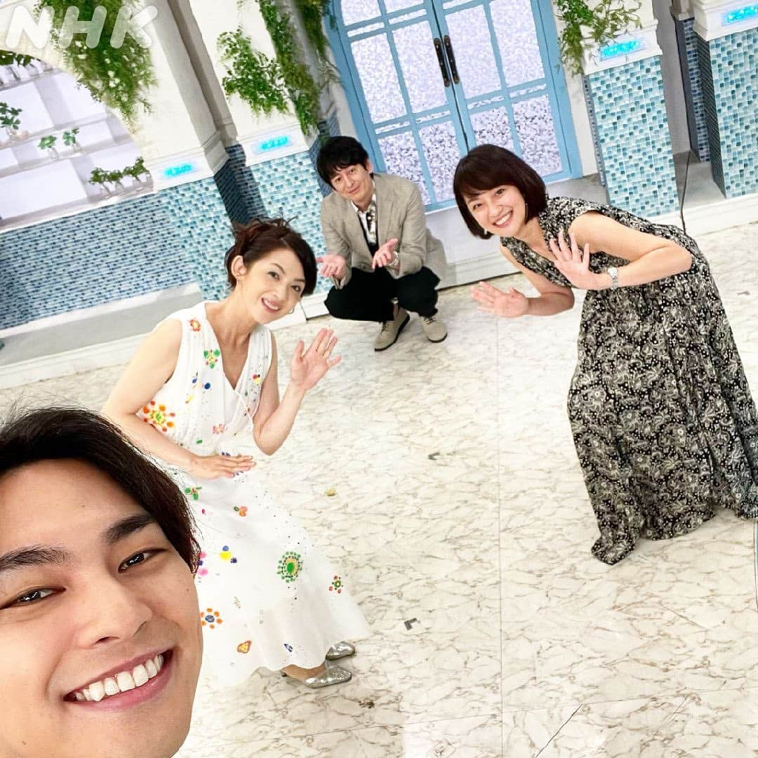 あさイチさんのインスタグラム写真 - (あさイチInstagram)「鈴木です。  今日のプレミアムトーク、ゲストは柳楽優弥さん。  映画やドラマを見ると 個性的でクセのあるイメージでしたが、 演じていない時の柳楽さんは自然体で飾らず、 どんな質問にもまっすぐ答えてくださる姿が 印象的でした✨  言葉にすることで野望を実現したい という思いも格好良かったです🔥  視聴者から「三大映画祭制覇、いけます！」という 応援メッセージもたくさん届きました📣  さらに、ピアニストで作曲家の 西村由紀江さんにもお越しいただきました🎹  ご自身のライフワークとなっている 家庭で使われなくなったピアノを東日本大震災の被災地に 届ける「スマイルピアノ500」の活動や、 どんな人にも弾きやすいピアノの曲を作っていらっしゃる 話をうかがって、ピアノは自由に楽しめる楽器なのだと 改めて感じました😌  いつか柳楽さんと西村さんの連弾も見てみたいなぁ…。  ありがとうございました！  #柳楽優弥 さん #プレミアムトーク #俳優 #映画 #映画祭 #太陽の子  #西村由紀恵 さん #ピアニスト #ピアノ #スマイルピアノ #スマイルピアノ500  #博多大吉  #鈴木奈穂子 アナ  #nhk #あさイチ #8時15分から」7月16日 17時56分 - nhk_asaichi