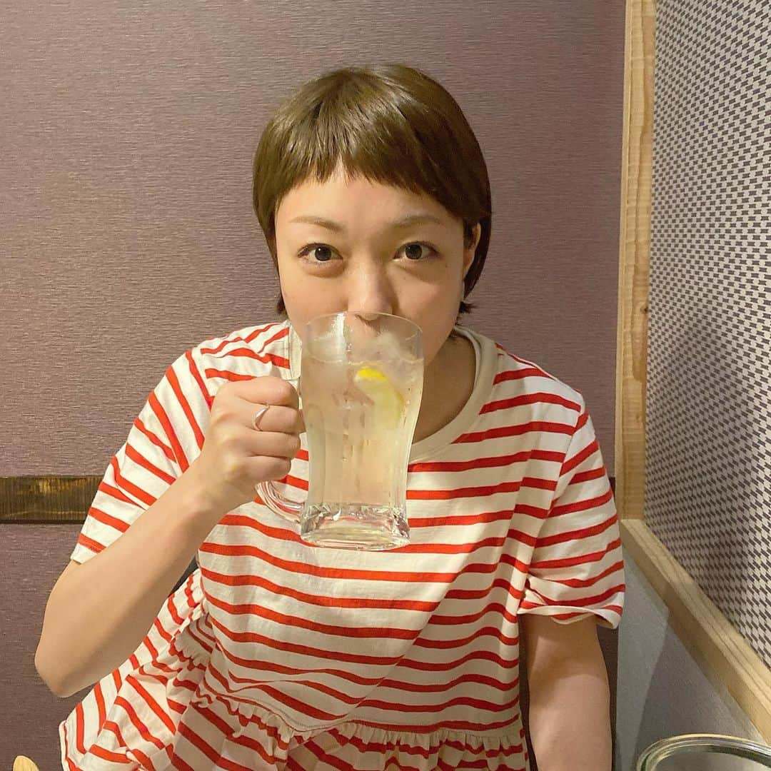 中上真亜子さんのインスタグラム写真 - (中上真亜子Instagram)「お馴染みのトクトクで久しぶりの生ビールをば🍺そしてその後は安定のハイボール🍋  カウンターもテーブルも小さめの個室も大きい個室もあるよ、なに頼んでも美味しい😋🦐来たらすぐ食べたくて食べかけしかなかったよ、それはほんとごめんなさい #トクトク #この目の前は海 #なんで海撮らなかったんだろう #後悔 #航海 #ひゅーう」7月16日 17時58分 - maako_nakagami