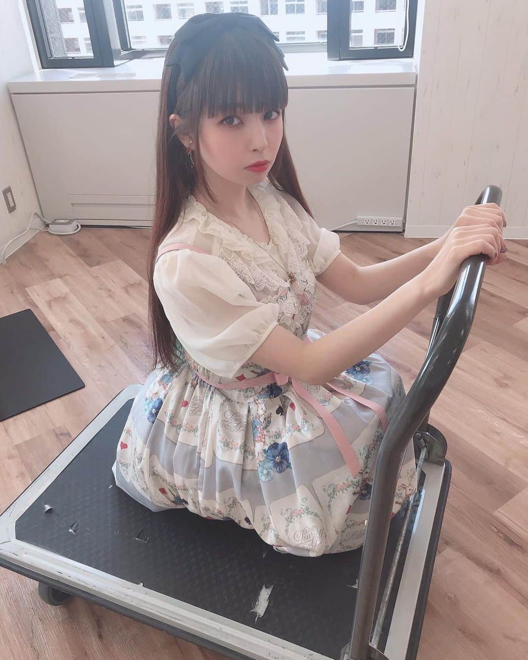 春奈るなのインスタグラム：「るな氏搬入」