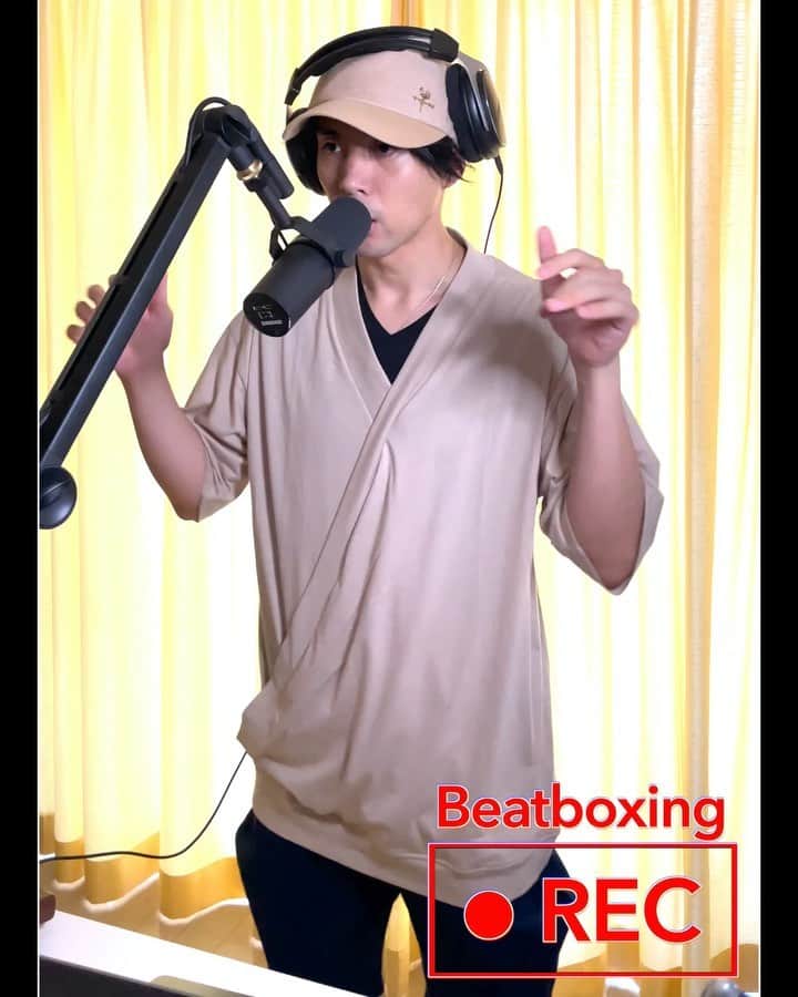 𝐑𝐄𝐀𝐓𝐌𝐎のインスタグラム：「制作した楽曲にビートボックスのソロを載せているところ。Recording Beatbox solo over new track produced by myself. I wanna say a massive thank you to @shing02gram @seaven.wear & @antiqua__official for amazing new wears! They will be heavily used for sure🙏✨  👕SEAVEN TEES &  👖HEX SHORTS by SEAVEN  高温多湿の夏本番を迎えた東京で着ても、軽くて涼しい素材のウェアだからとても快適。これは愛用します！  #seaven #shing02 #recording #beatbox #fashion @monkeymajik_official #remix #monkeymagic #ビートボックス #モンキーマジック」
