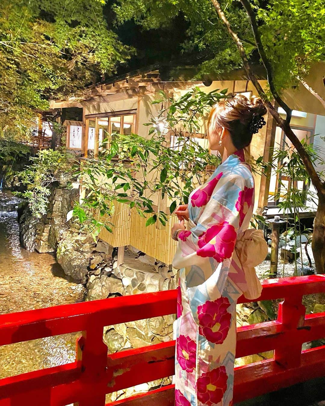 石関いづみさんのインスタグラム写真 - (石関いづみInstagram)「☺︎*･ I have felt the vitality of nature ♡  自然の活力を感じてきました𓂃◌𓈒𓐍  #👘 #夏 #浴衣 #和装 #うかい亭 #庭園 #自然 #風情ある庭園 #ホタル狩り #yukata #Kimono #summer #garden #Nature #おうちで夏気分」7月16日 19時29分 - izumingolf