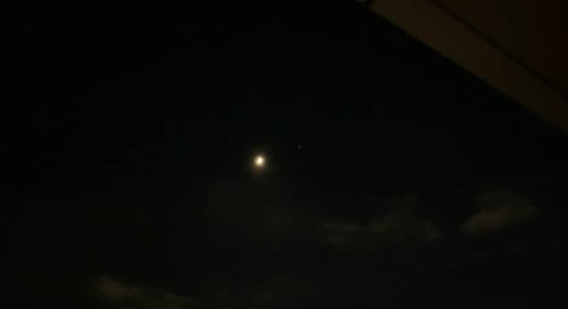中江有里さんのインスタグラム写真 - (中江有里Instagram)「梅雨が明け、新しいタオルに交換した日、久しぶりに月を見た。」7月16日 20時00分 - yurinbow1226