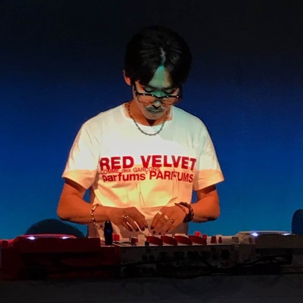 オカモトレイジのインスタグラム：「⚪️⚪️🔴  @off____white @virgilabloh @pioneerdjglobal」