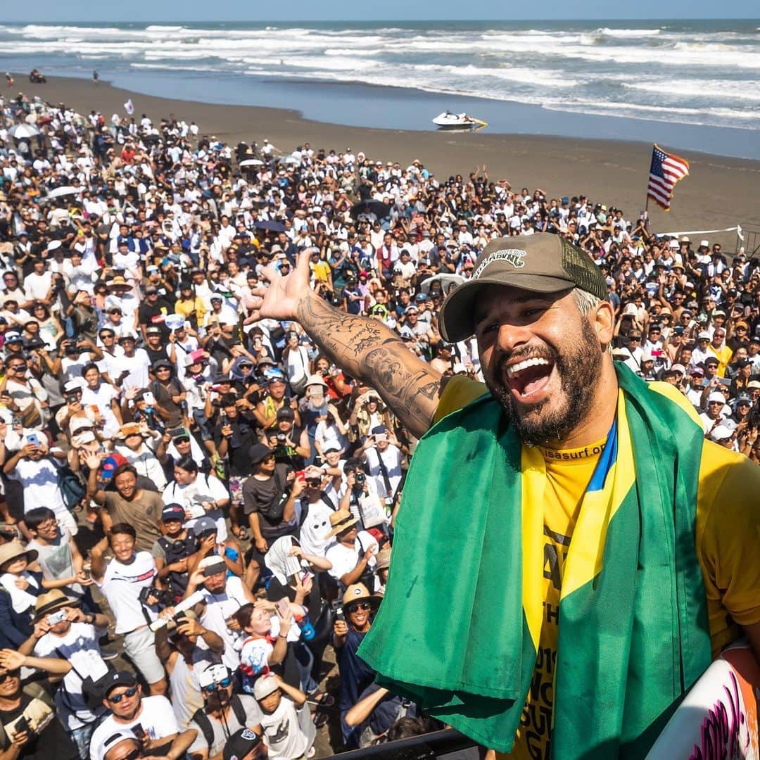 イタロ・フェレイラのインスタグラム：「Grato a Deus pela oportunidade!  🇧🇷✨💛 #FéSempre #surf  Partiu Tóquio 🇯🇵, VAMÔ」