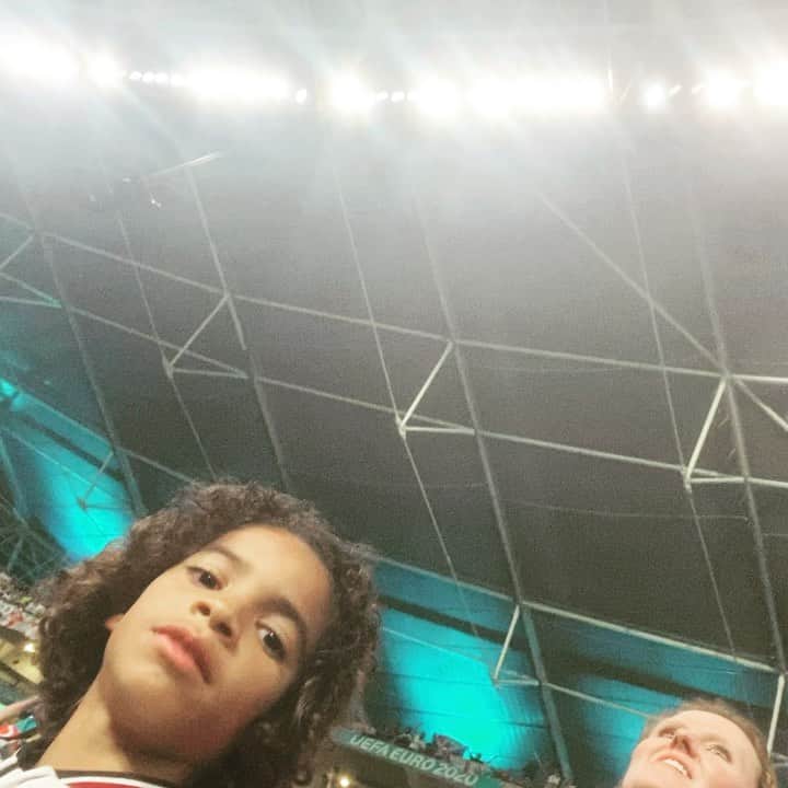 フェルナンジーニョのインスタグラム：「Eu agradeço ao meu pai, por me fazer amar o futebol, o jogo que é a paixão de muitas pessoas e nações. E hoje poder compartilhar momentos com o meu filho, não tenho palavras para descrever essa emoção!  I thank my father for making me love football, the game that is the passion of many people and nations.  And today I can share moments with my son, I have no words to describe this emotion. ⚽️⚽️⚽️⚽️⚽️⚽️ #paidemenino #fatherofboy」