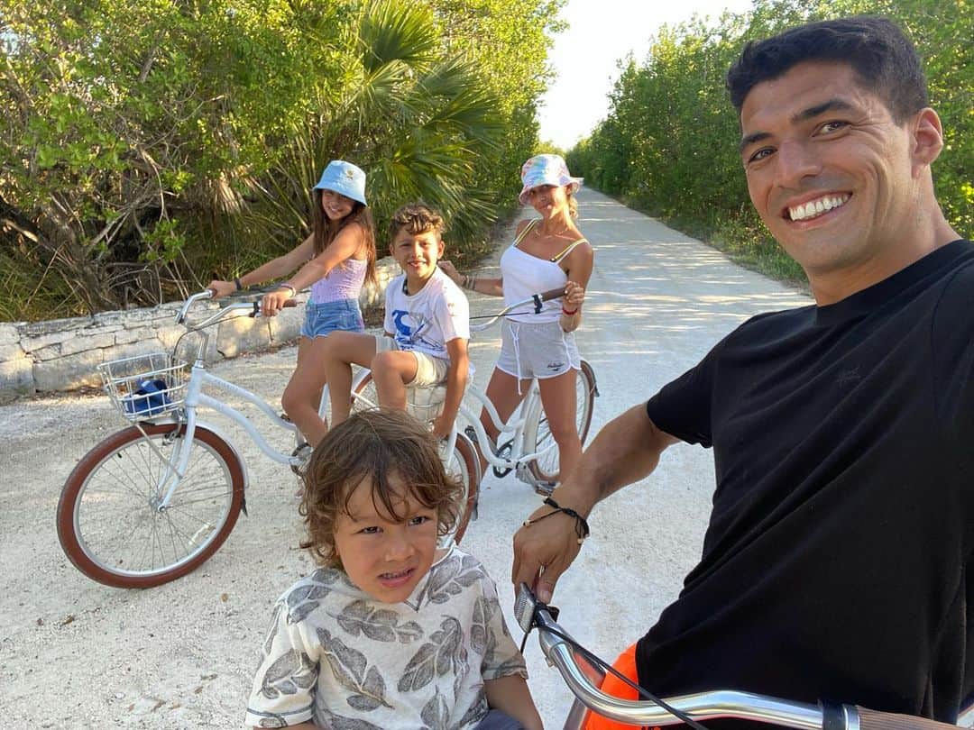 ソフィア・バルビのインスタグラム：「Paseos de la tarde… ❤️❤️❤️❤️❤️.」