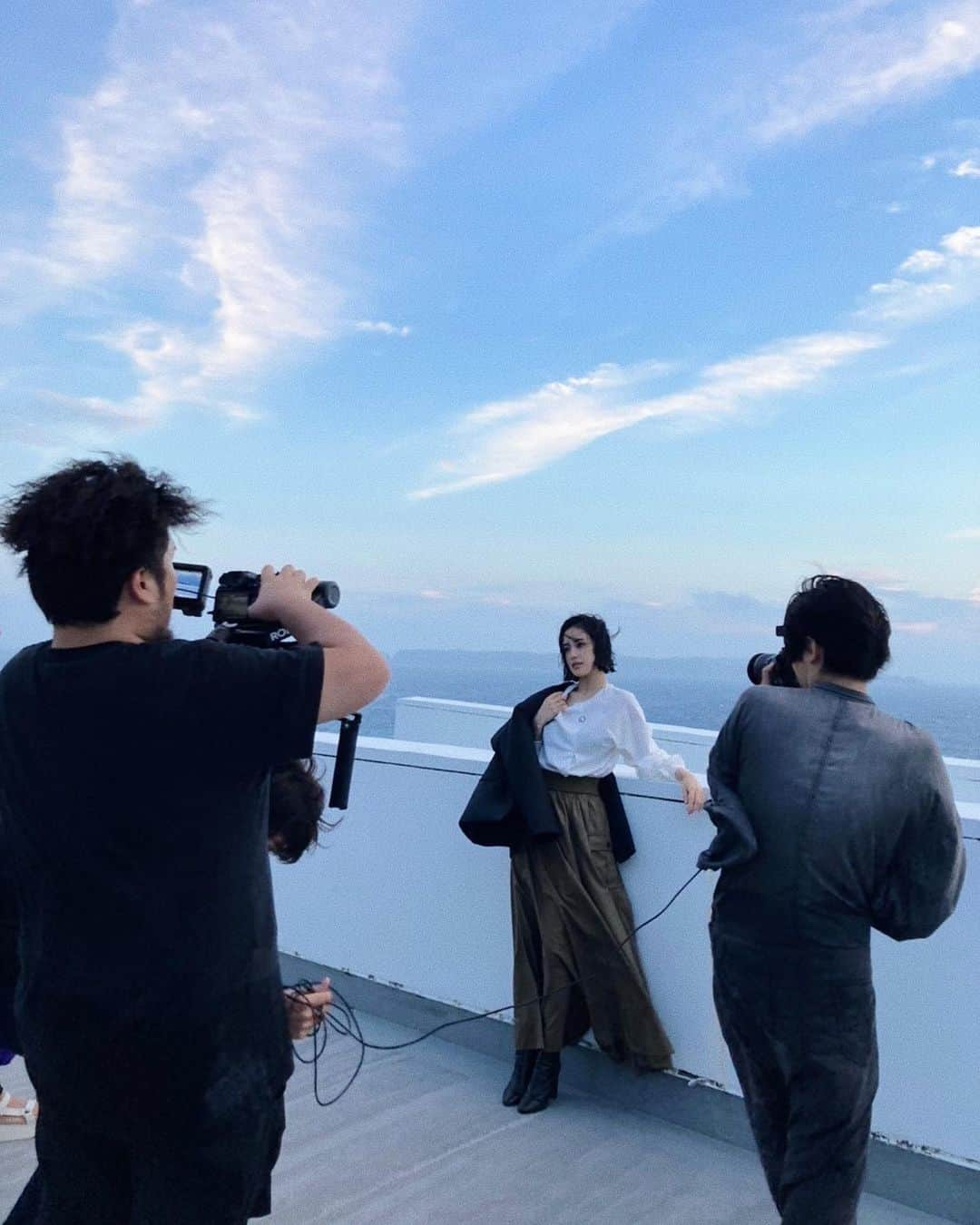 藤井夏恋さんのインスタグラム写真 - (藤井夏恋Instagram)「NEROLI 1st Collection ビジュアル撮影は山田智和さんに 撮っていただきました！  二年前に『SAINT LAURENT × i-D Japan』でご一緒させて頂き、山田監督が表現する世界観が素敵で是非またいつかご一緒したいと思っていました✨  写真セレクトが大変なくらい、、 素敵な写真を沢山撮って頂き 光栄です。  ありがとうございました🙏😌  #山田智和監督  #新島 @tomoymd」7月16日 23時26分 - fujiikaren_official