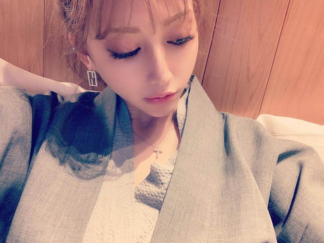 加賀美早紀のインスタグラム：「おやすみ🌙💋 明日も素敵な1日になりますよーに」