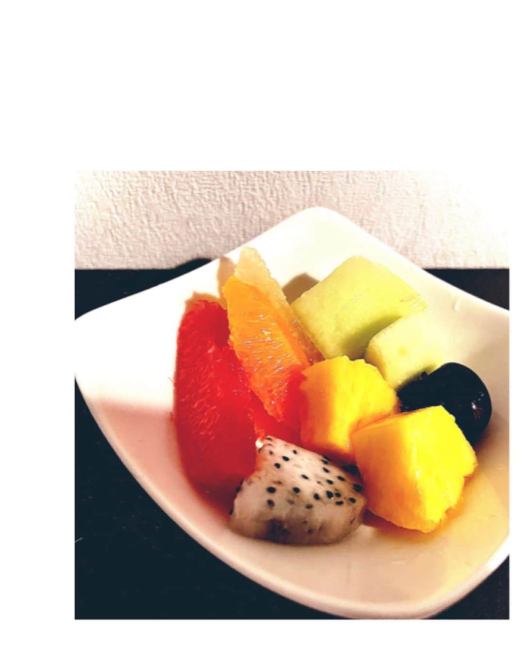 秋山ゆずきさんのインスタグラム写真 - (秋山ゆずきInstagram)「. . 可愛すぎるフルーツポンチちゃん  明日の朝食べようと思ったけど 堪えきれず食べちゃった🍓🍈🍒🍑🍍  幸せの味がした〜！  おやすみちゃん  #近江屋洋菓子店  #フルーツポンチ #フルーツ #果物」7月17日 0時07分 - yuzukiakiyama
