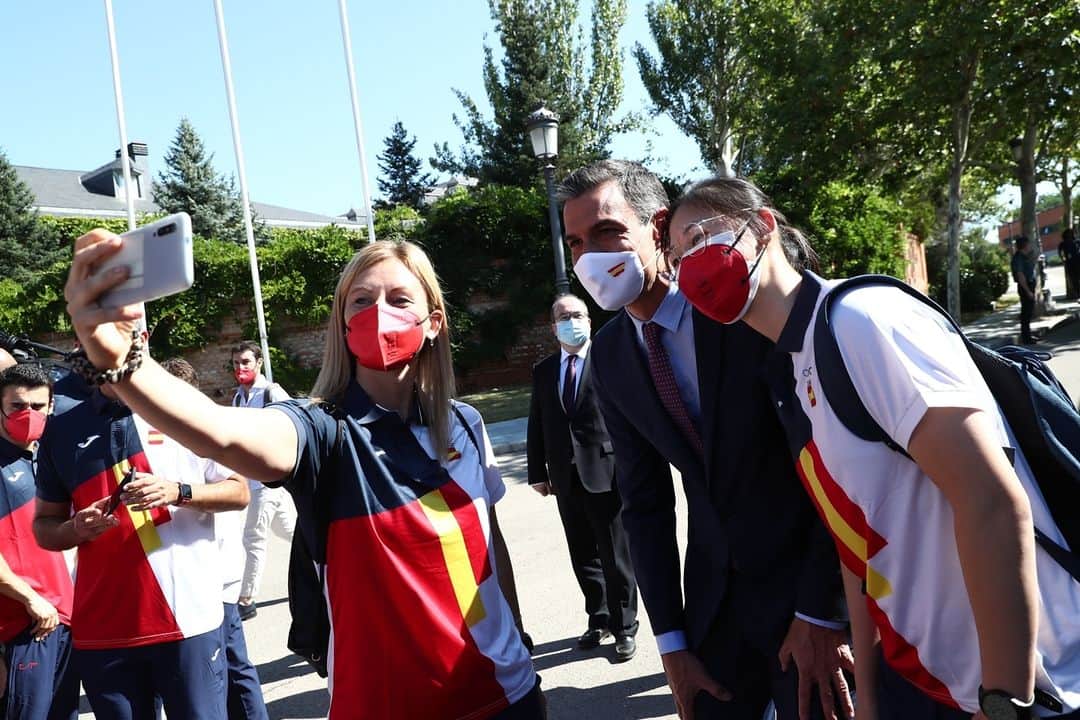 ガリア・ドボラクのインスタグラム：「Una mañana de actos institucionales llena de fotos para recordar. ¡Mañana por fin es el día! @tokyo2020 allá vamos! #elcorazóndeespaña @coe_es @rfetm #tenisdemesa #losdelPinpon @jomasport」