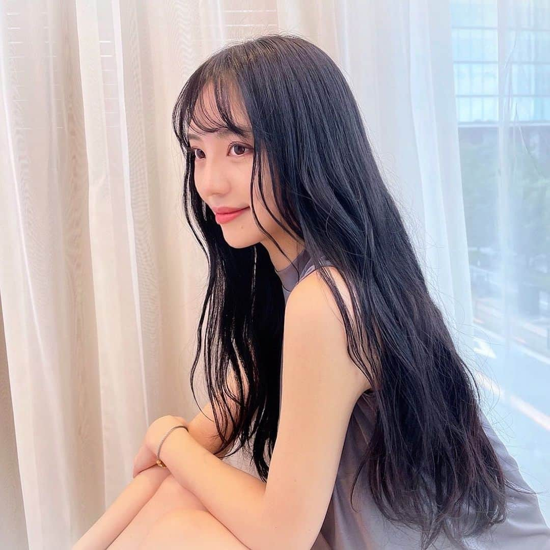 琴すずののインスタグラム：「いつもお世話になっているヘアサロンにて💇🏻‍♀️💕」