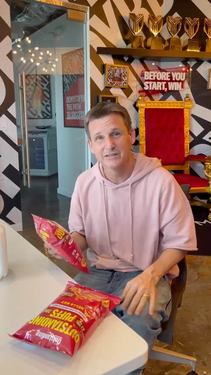 ロブ・ディアデックのインスタグラム：「I gave it all I had, but these Hella Hot Outstanding Puffs just lit me up and my guy @lewishowes made sure I got cooled off with the quickness. S/O to @javalemcgee for all the great work he’s doing with his charity @juglifewater.   I challenge @chriswharder, @edmylett & @mhiggins to the #HellaHotChallenge, a partnership between @outstandingfoods and @juglifewater to help raise awareness and encourage donations to bring clean drinking water to communities that need it most around the world. @outstandingfoods is matching all donations up to $10k   Here's how you can participate: 1. Grab a friend, a cup of water and your Hella Hot Outstanding Puffs 🔥 2. Set up your camera and give your friend the cup of water 🚰 3. As soon as the 30 second timer begins, your friend becomes the judge. Hit go and start snacking, but keep that poker face! 😐 4. The second you crack, they get to throw the cup of water in your face… but, if you can last the full 30 seconds — snag that cup and throw the water on them 💦 5. When time is up (and one of you is wet), tell us the three or more people you’re challenging! 🏆 6. Post the video to your Instagram feed and/or TikTok and use the hashtag #HellaHotChallenge and tag both @outstandingfoods and @juglifewater as well as the 3+ others you challenged.  To learn more about the challenge hit the link in my bio and get involved 🙌🙌」