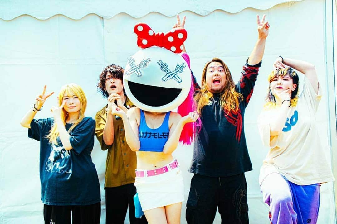 タクマ（コロナナモレモモ）さんのインスタグラム写真 - (タクマ（コロナナモレモモ）Instagram)「OSAKA GIGANTIC MUSIC FESTIVAL 20>21   2年ぶりの大阪！夏到来！めちゃ晴天！🌴🌴☀　 灼熱だったけどみんな楽しんでくれてありがとう！🤟🤟  マスク越しの笑顔伝わったよー！  そしてDANGER×DEERのピンチヒッターになんと妹のWHITE×DEERがディアー星から駆けつけてくれた!!!  という事で今日は乙女5人のGirlsバンドで頑張りました❗【photo by 浜野カズシ】」8月1日 1時06分 - tatatatatatatat_mth2