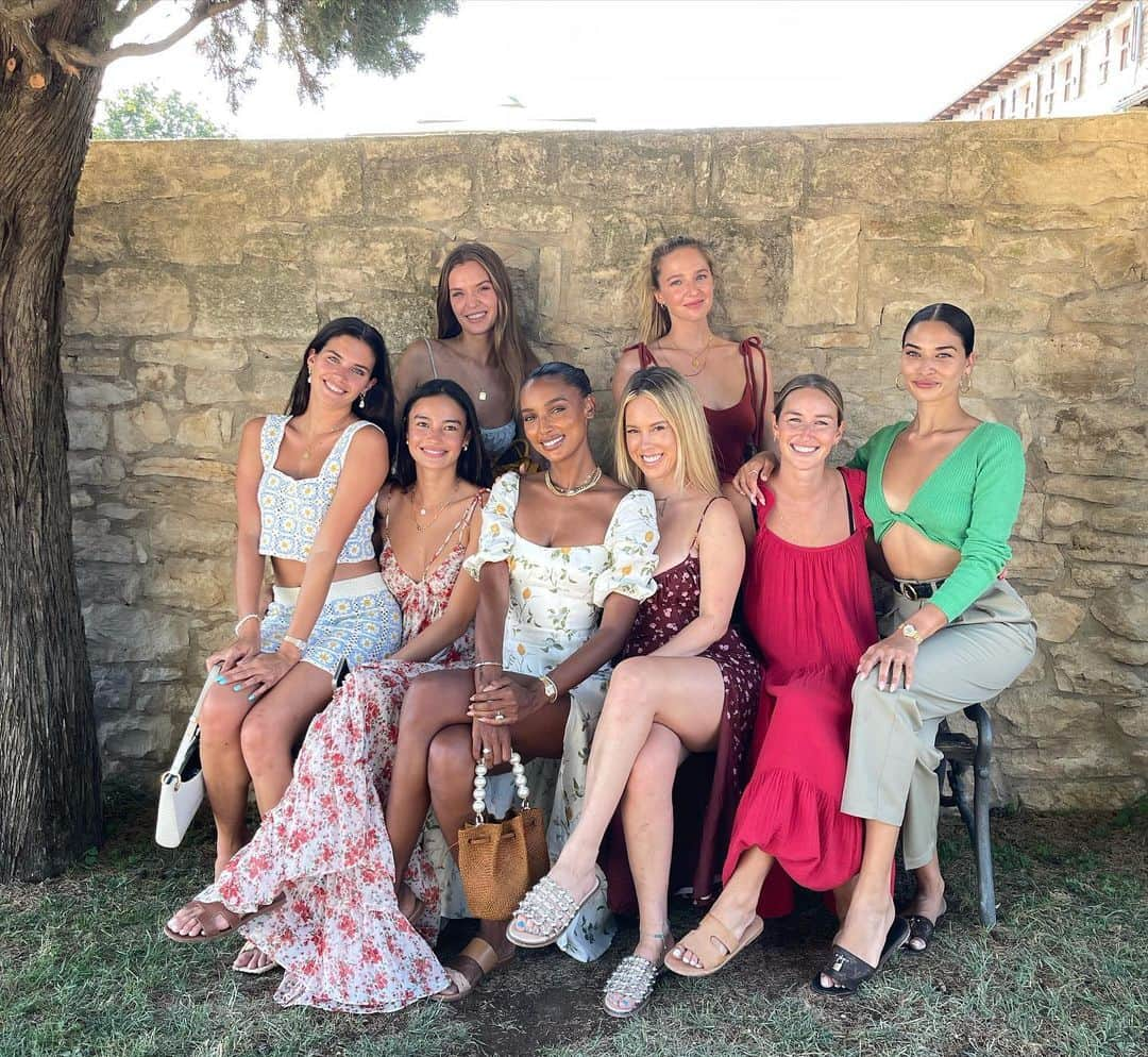 サラ・サンパイオさんのインスタグラム写真 - (サラ・サンパイオInstagram)「Helping @jastookes saying goodbye to single life forever! Loving Istria and all the wine 🍷 @meneghetti_istria #bachelorette」8月1日 1時40分 - sarasampaio