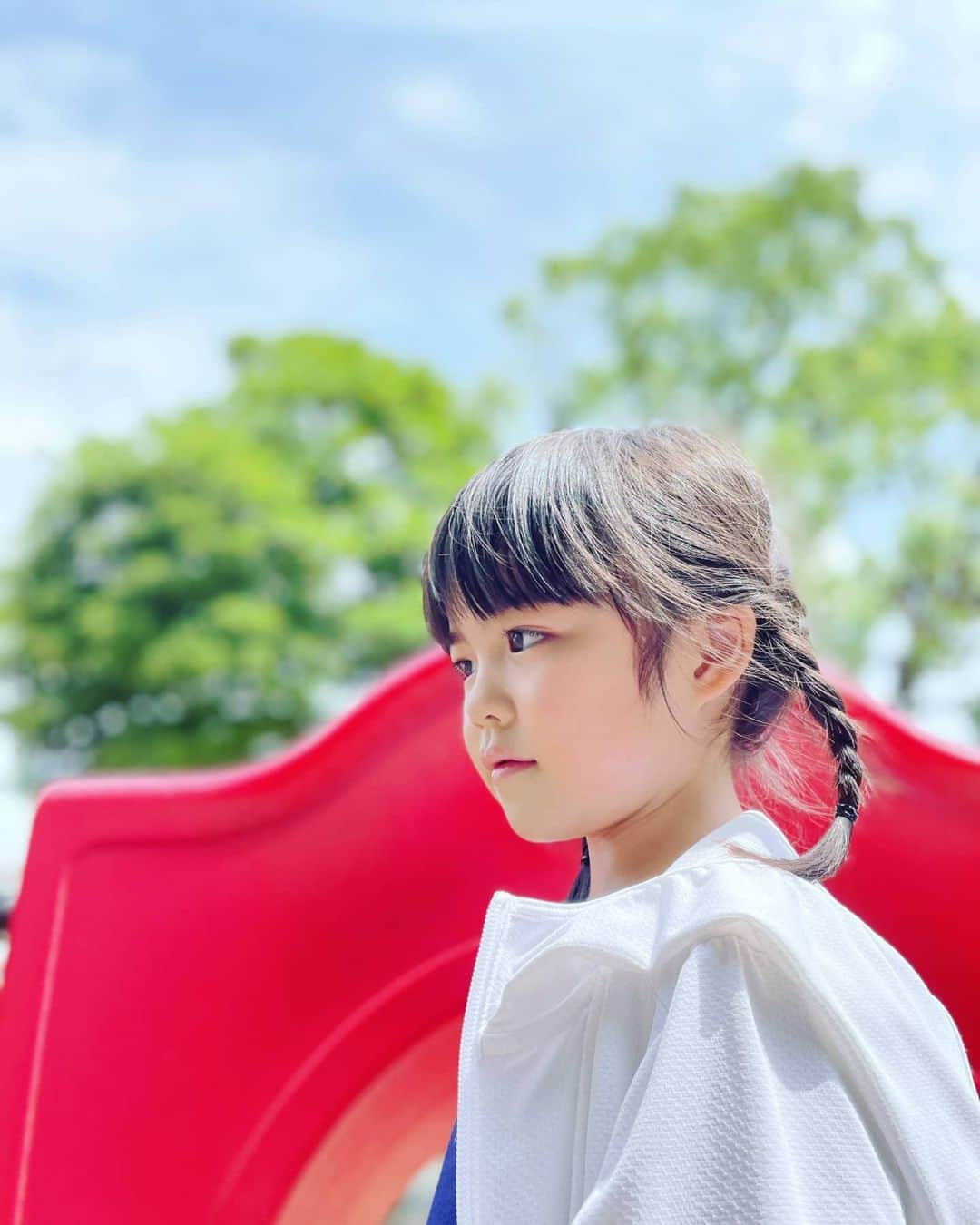 加藤柚凪さんのインスタグラム写真 - (加藤柚凪Instagram)「ちょっと前に寄り道した公園🌞🌳✨はじめて遊ぶのがあってたのしかったなぁ🥳🎶グラグラの橋は足がズボってなりそうでドキドキしたけど、練習したら渡れるようになったよ🙌🎉やっぴーの橋の練習をカメラマンさんしちゃった😆📸  #2枚目は #やっぴーの橋の練習を #見守り中のゆず👧 #加藤柚凪 #加藤矢紘」7月31日 18時16分 - yuzuna_nagase