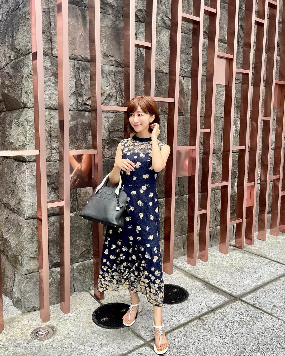 のインスタグラム：「・ 昨日のワンピは @grace_continental.div の👗💛 ネイビー×イエローって大好きな組み合わせ🥰  #153cmコーデ #おちびコーデ #おちびの輪 #Sサイズコーデ #ままコーデ #ママコーデ #ママライフ #2020年ベビー #女の子ママ #女の子ベビー」