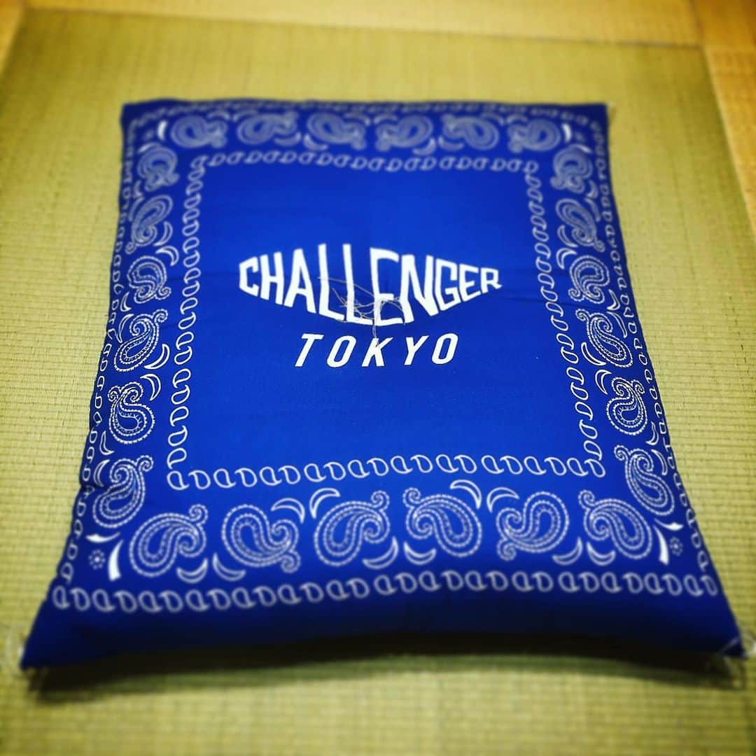 祖父江大輔のインスタグラム：「#challenger  #challengerbrigade  #座布団 @challenger_brigade  coolな座布団🍵」
