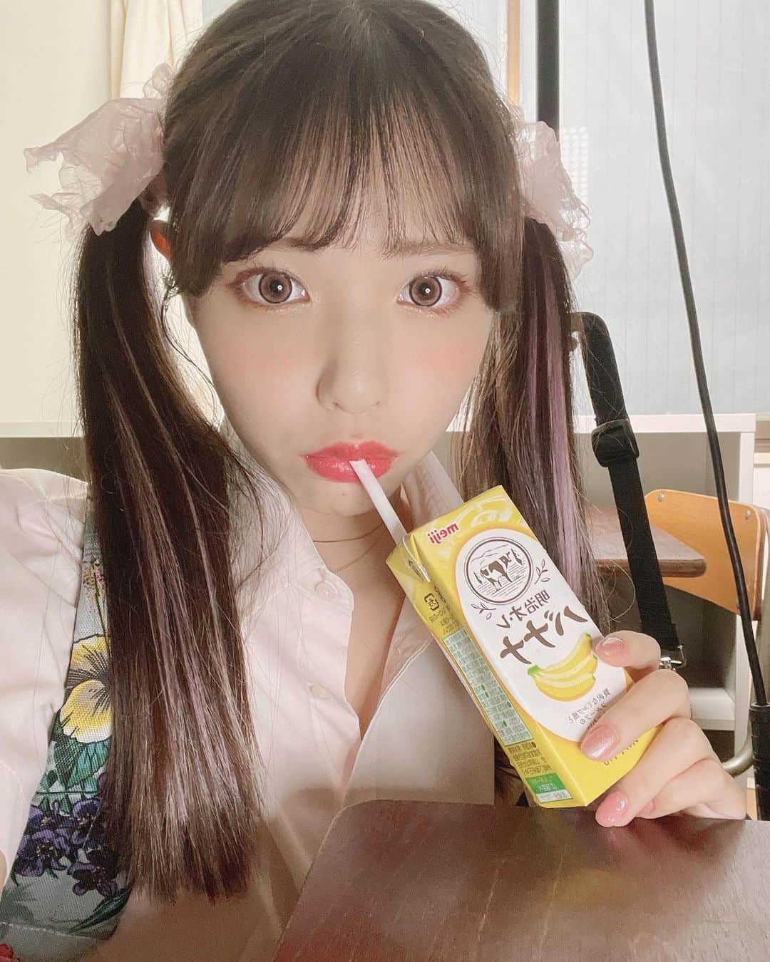 白桃はなさんのインスタグラム写真 - (白桃はなInstagram)「バナナミルク...？？  バナナのミルク？🍼」7月31日 19時09分 - hana_shirato