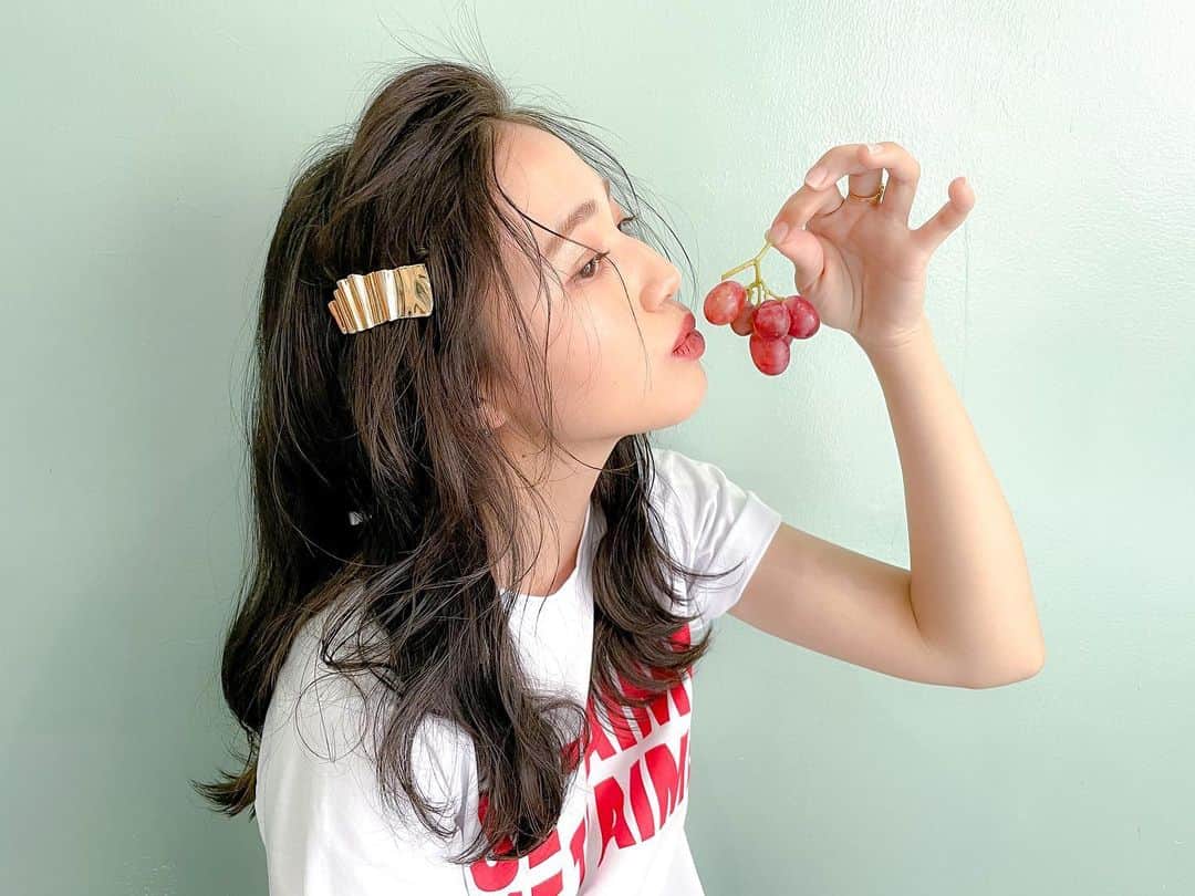 のインスタグラム：「🌹 . . @ar_magazine  オフショット📷🍇🍇 . with @hodaka」
