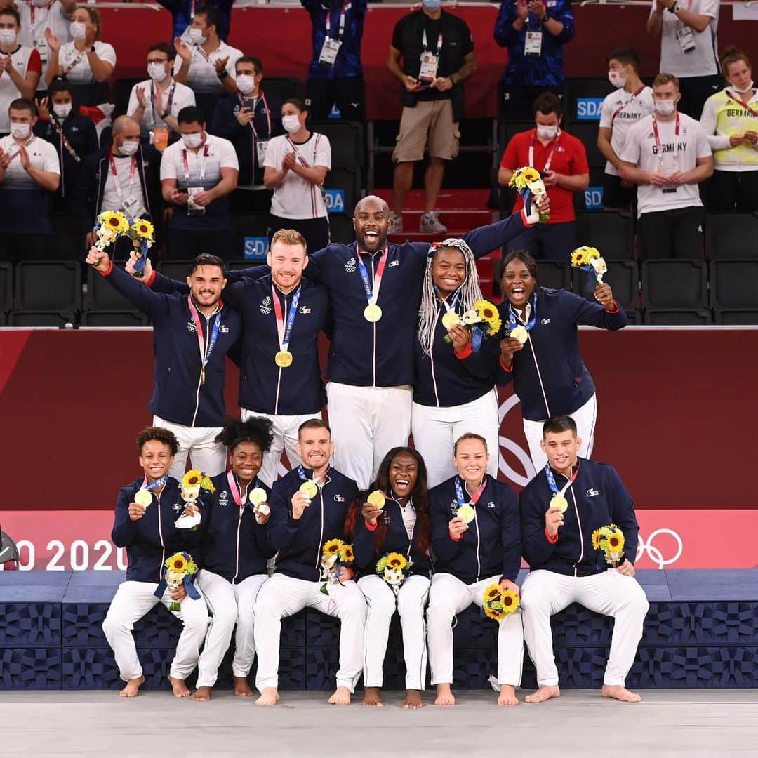 テディ・リネールさんのインスタグラム写真 - (テディ・リネールInstagram)「SHAAAAAAAAAAAA 🥇🇫🇷🙌🏾 Ouiii on l'a fait 💪🏾 Gagner sur les terres de notre sport, en équipe, c'est fantastique, INCROYABLE ! Merciiii 🙏🏾🙏🏾 #Fier #AllezLesBleus #Tokyo2020   📸 KMSP」7月31日 20時25分 - teddyriner