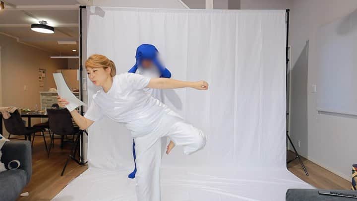 吉田ちかのインスタグラム：「New video is up!! 英語では違いすぎるオリンピックの競技名をおさるさんのピクトグラム付きで解説🤣 YouTubeにアップされてます！  こちらはメイキング映像！最後のオリジナルピクトグラム、どうでしょう？笑   Like my original pictogram at the end?? lol It’s definitely a sport!!」
