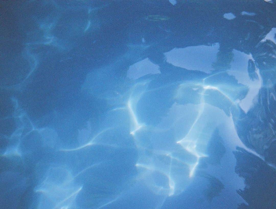 わちみなみのインスタグラム：「水が好き🟦」