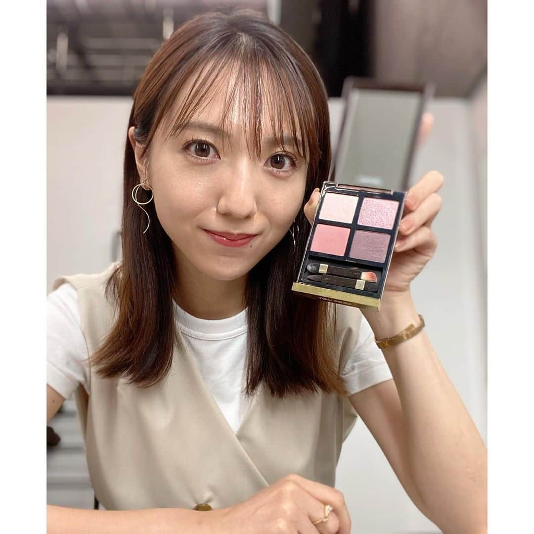 森遥香さんのインスタグラム写真 - (森遥香Instagram)「. 最近ピンクのアイシャドウが好き☺︎ TOMFORDの。 明るめのブラウンをベースに塗ってからピンク塗ると 大人っぽくなって良いです。 . . #コスメ#メイク#自前メイク#tomfordbeauty #iPhoneポートレート #使用感のあるブラシごめんなさい . .」7月31日 21時48分 - moriri_h