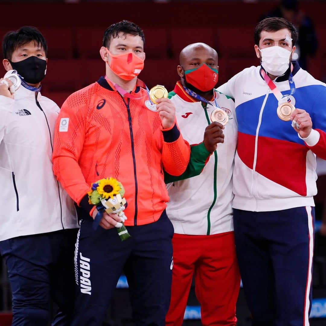 ウルフ・アロンさんのインスタグラム (ウルフ・アロンaaron_wolf0225)