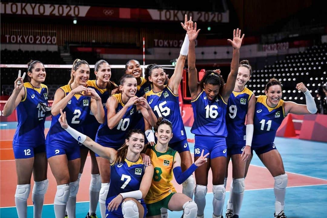 フェルナンダ・ロドリゲスのインスタグラム：「Levanta as mãos e glorifica 🙌🏾🙌🏾🙌🏾 Mais uma vitória do Brasil 🇧🇷💚💛   Obrigada pessoal que acordou cedo para enviar boas energias ✨  Vamos em frente Time 👊🏾 🙏🏾  #deusnocomando  #tokyo2021」