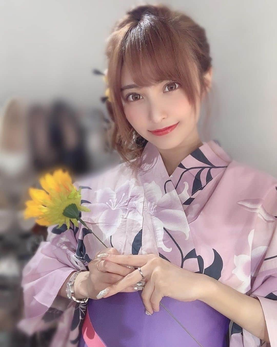 花咲れあさんのインスタグラム写真 - (花咲れあInstagram)「浴衣💜 . 浴衣チェキの2着目です🌟 . 届くまでもう少しだと思うので待っててください🙇‍♂️💕 . #グラビア #gravure #モデル #model #그라비아 #모델 #浴衣 #紫 #ひまわり #チェキ #花咲れあ #れあたん」8月1日 0時18分 - h_rea_0503