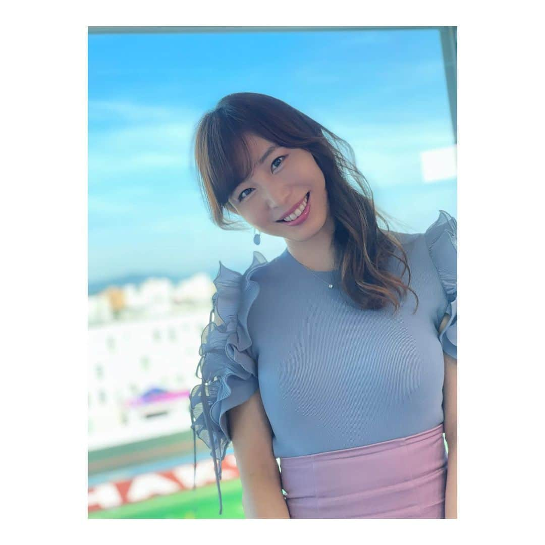 塩地美澄さんのインスタグラム写真 - (塩地美澄Instagram)「きょうもこのあと18時から生放送🚴‍♂️ ABEMA『WINTICKETグレードレースSP サマーナイトフェスティバル（G2）』 お付き合いください🎶  🔵22日テレビ朝日『春菜ザキさんのタダの通販じゃねーよ!』※放送予定は変更になる場合があります  【掲載info】 🟢12日発売『週刊大衆』グラビア掲載  ✅【次回の営業は24日🎶】 会員制コミュニティ「スナックみすみ」では生配信をお届けしています。Facebookは「写真なし、ニックネーム登録」でもご参加いただけます。ご入会、決済方法などのお問い合わせは「スナックみすみ」ホームページの専用フォームからどうぞ。  ✅【Blu-ray&DVD〜info〜】 🎈6/25発売『look forward（竹書房）』 3/19発売『Stay with me（竹書房）』 12/23発売『move on（竹書房）』 9/20発売『Salty Love（ラインコミュニケーションズ）』  ✅【写真集info】 4/5発売『ピラミッドLADIES　艶めきの金字塔（小学館）』 4/5発売『女子アナ夜曲（小学館）』 7/31発売『Relieaved（光文社）』 #函館競輪場　#サマーナイトフェスティバル #塩地美澄」7月17日 16時50分 - misumi.shiochi.official