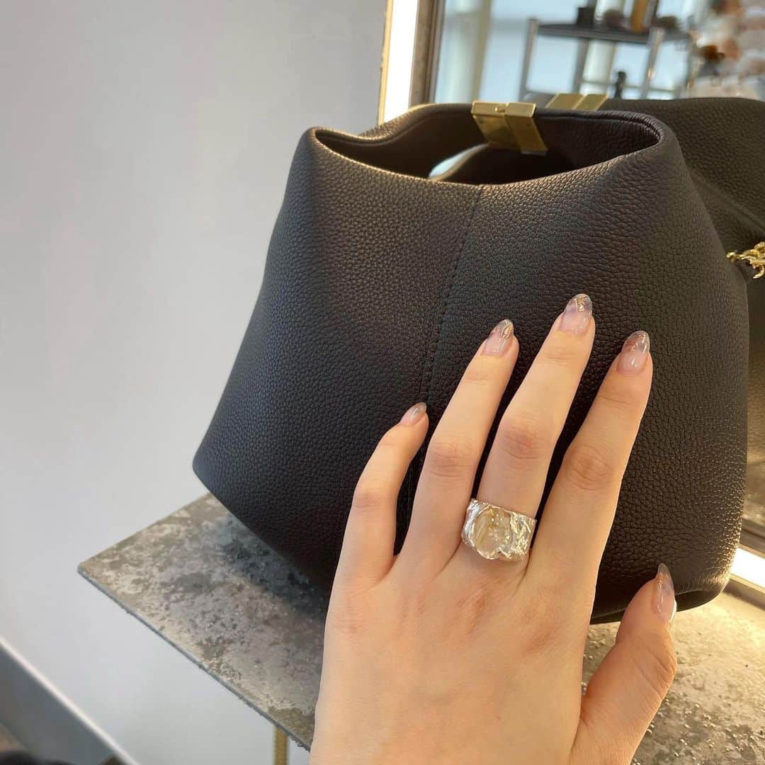 江野沢愛美さんのインスタグラム写真 - (江野沢愛美Instagram)「New bag & ring & nail 🧸🔥 #beauty #bag #ring #accessory」7月17日 17時08分 - enosawa_manami