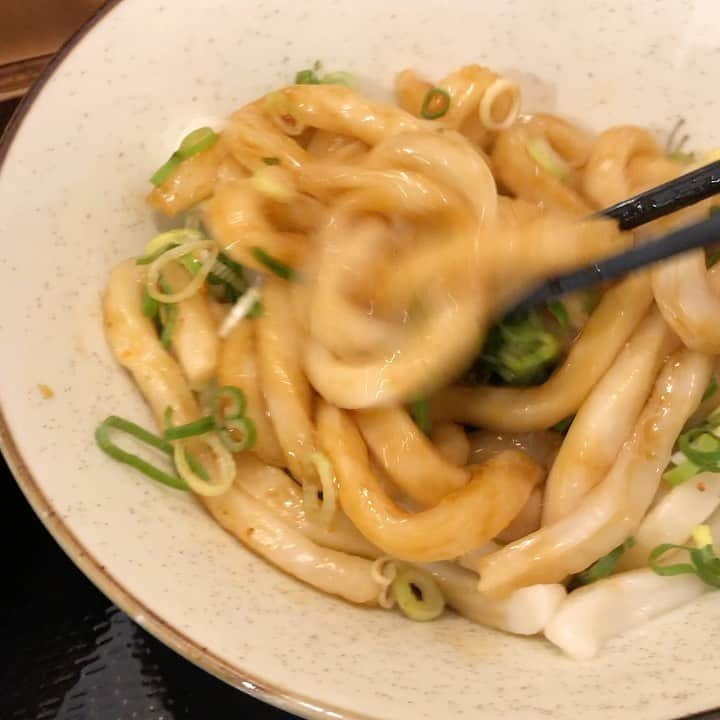 名越康文のインスタグラム：「#上本町駅で伊勢うどん #これからいなべで講演です #近鉄特急 #一人旅」